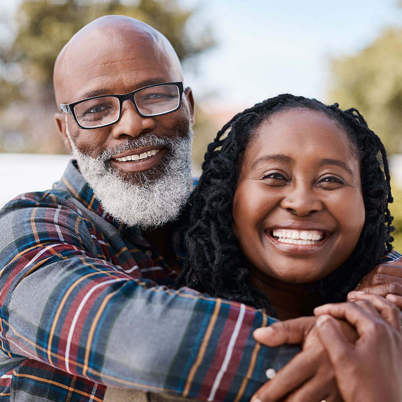 happy couple after seeing pain management doctor edison